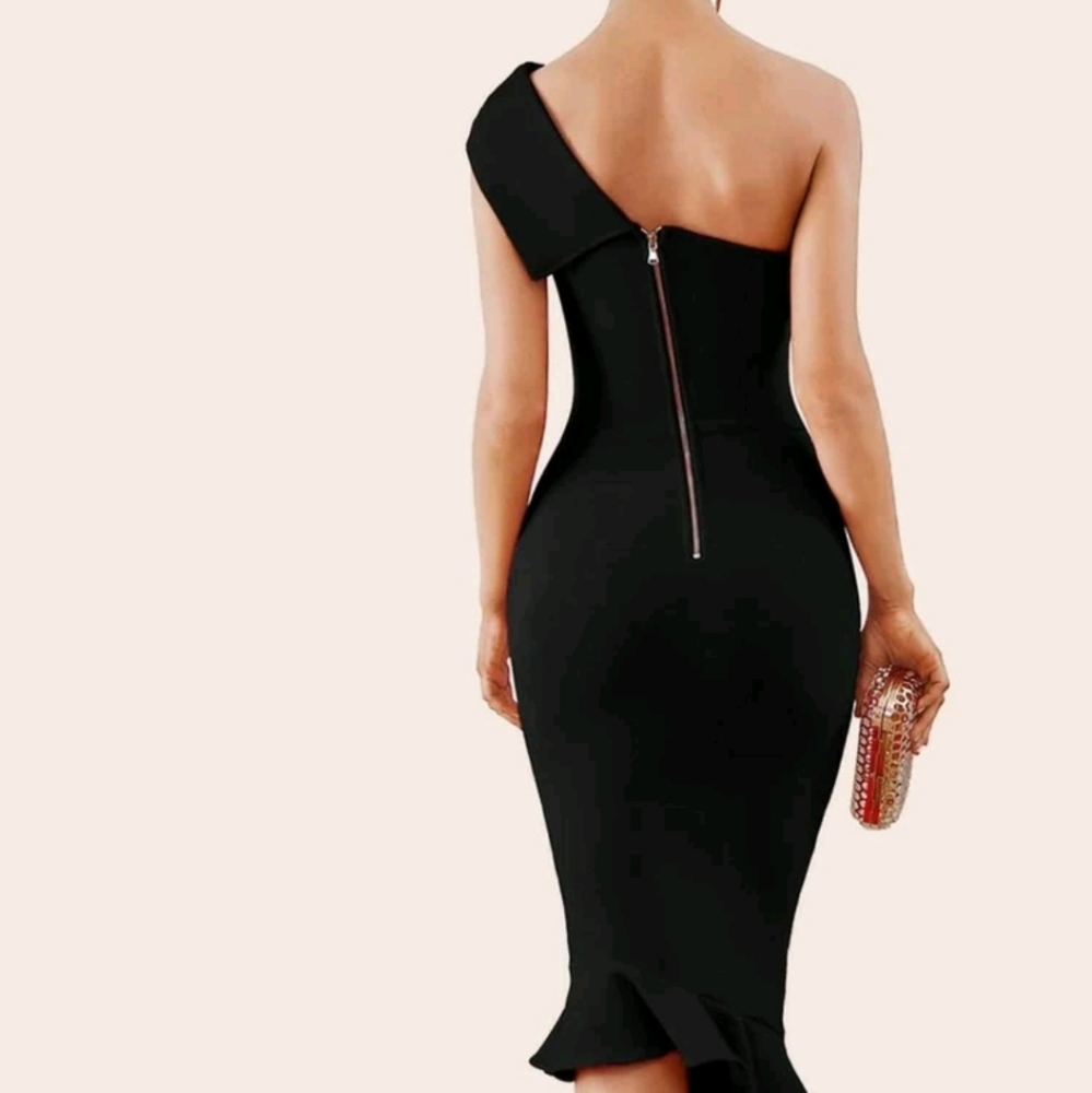 Beautiful bandage off shoulder dress - Picture 2 of 2